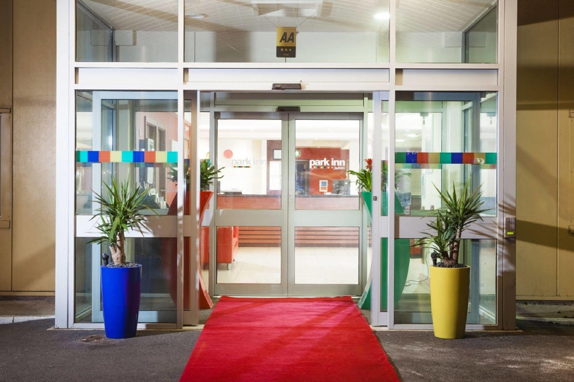 Doncaster International Hotel By Roomsbooked Exteriör bild